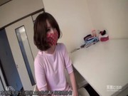 エロ動画もん：【無修正】ひとり暮らしの女の子のお部屋拝見 ～マスクで顔を隠しても取り上げます～